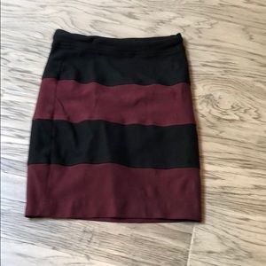Black and maroon stripe stretchy skirt